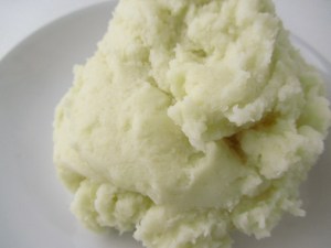 A pile of mashed potatoes